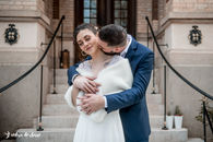 Mariés devant château