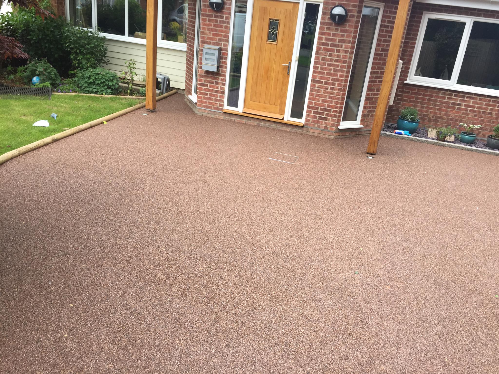 Resin Bonded & Bound stone carpet driveways & landscaping