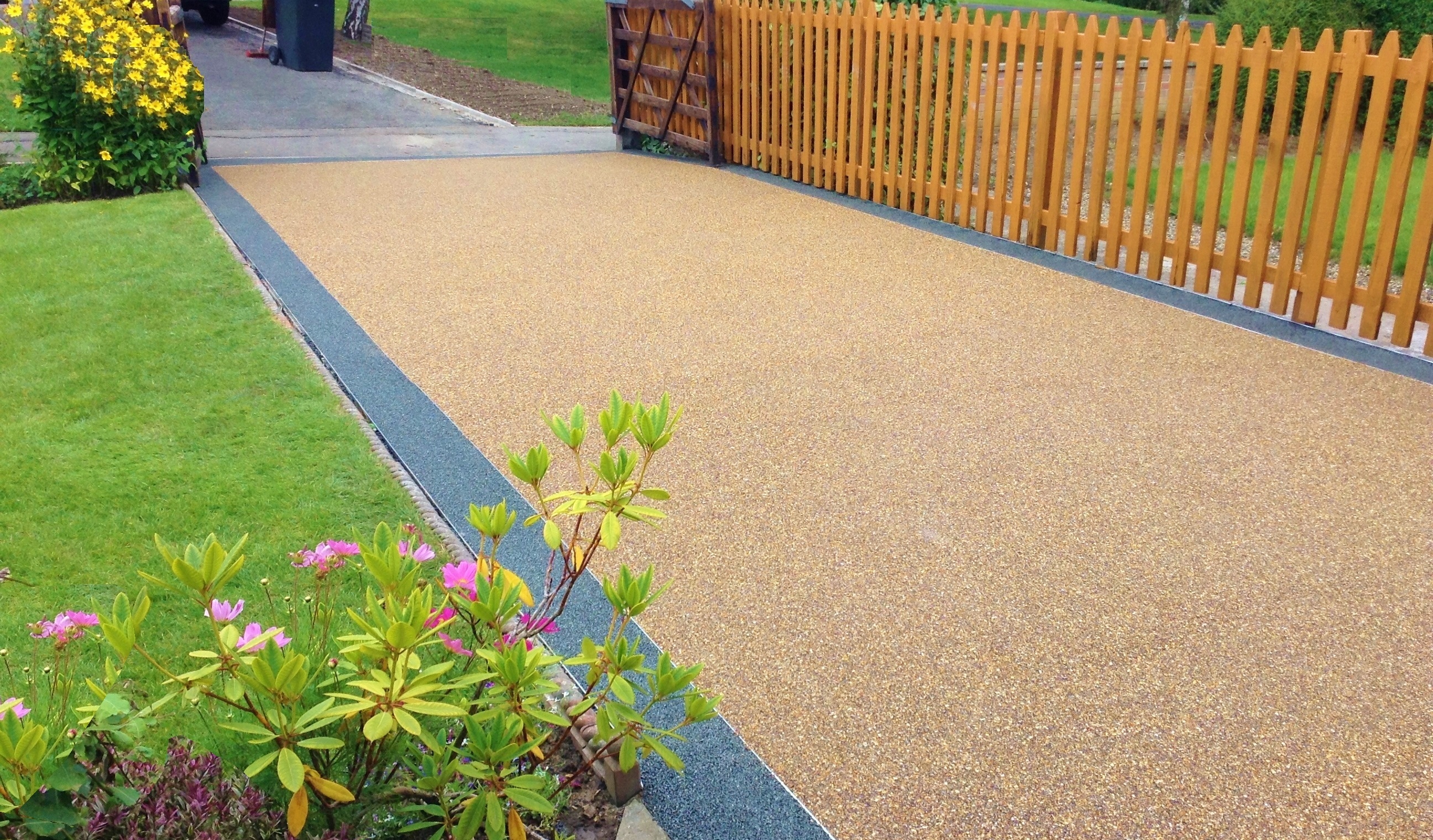 Resin Bonded & Bound stone carpet driveways & landscaping