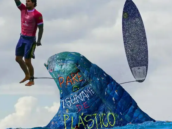 O artivista Mundano, conhecido por seu grande protesto durante o revezamento da tocha olímpica no Brasil, lança agora outra ação artística em defesa do meio ambiente