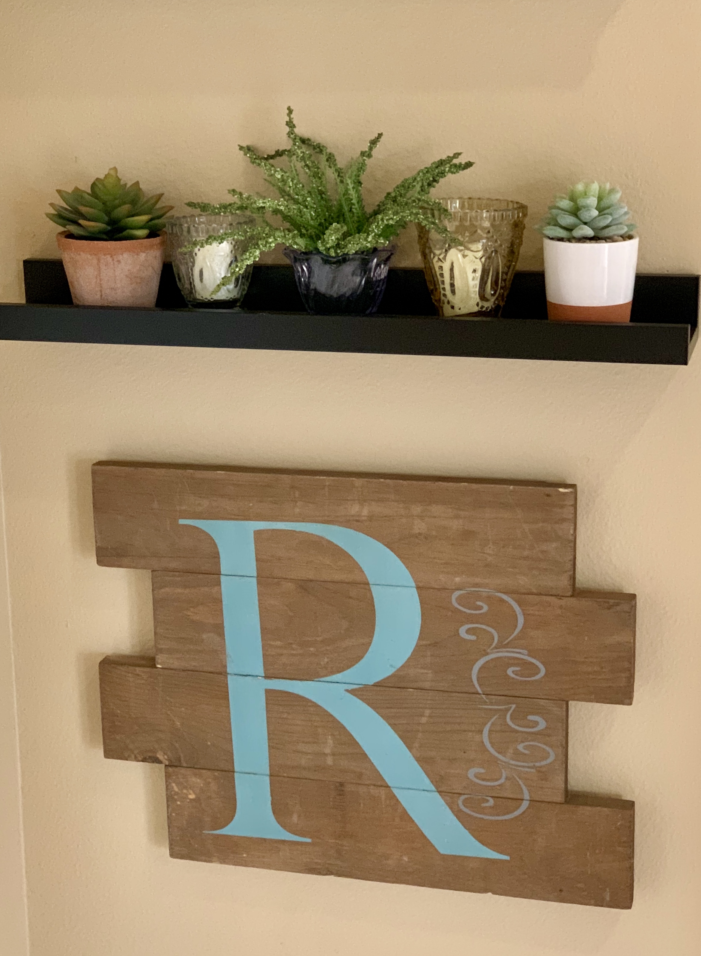 272 MODERN INITIAL