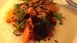 סופר קונג'י עם "מזונות על" וירקות כתומים ומכורכמים