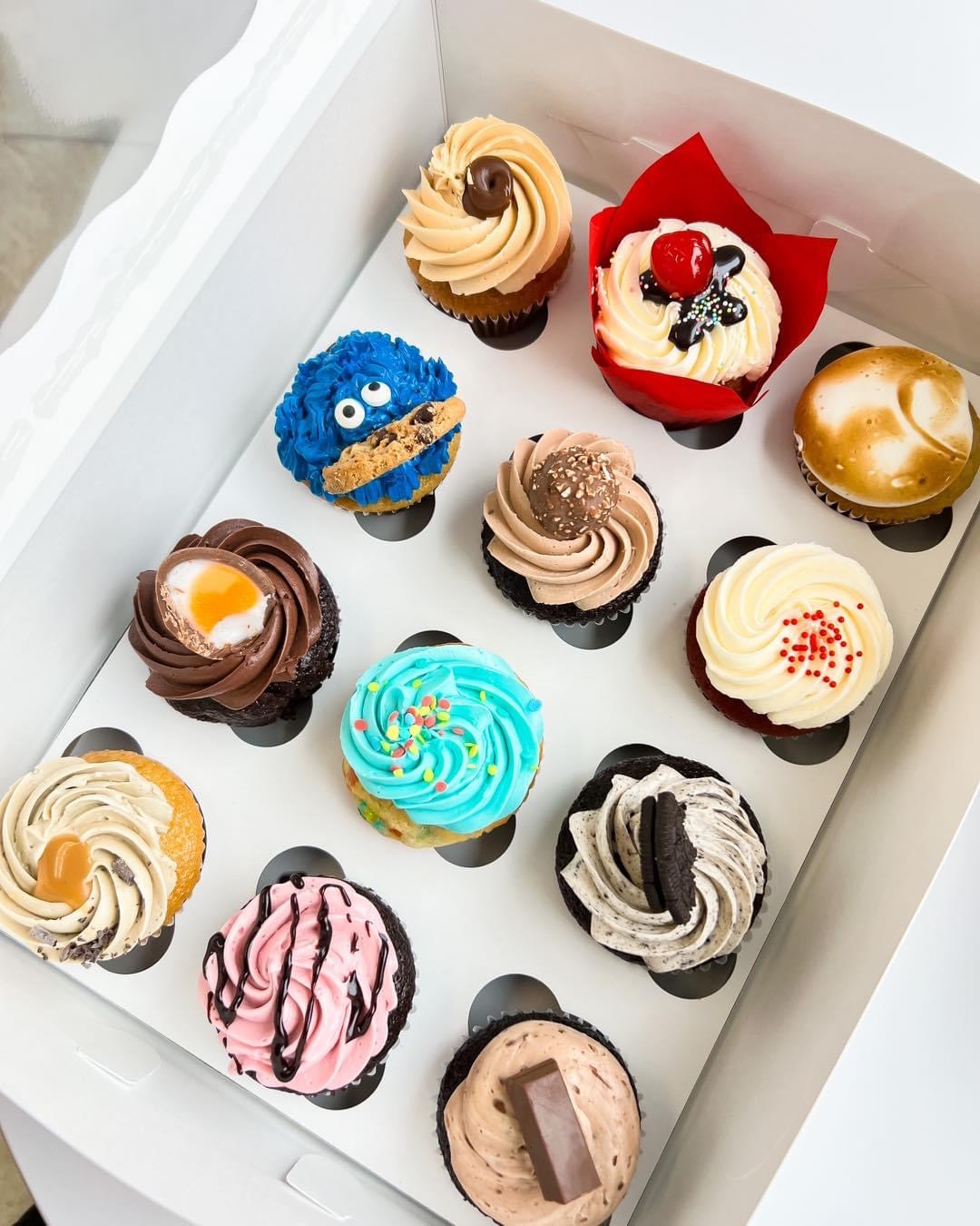 12 cupcakes mélangés