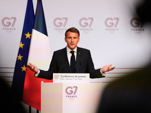 Macron: Vil ha globale KI-regler