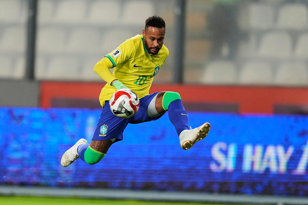 VM-spillere å følge med på i fotball
FIL - Brasils Neymar kontrollerer ballen under en kvalifiseringskamp til verdensmesterskapet mot Peru på Nationalstadion i Lima, Peru, tirsdag 12. september 2023. (AP Photo/Martin Mejia, Fil)