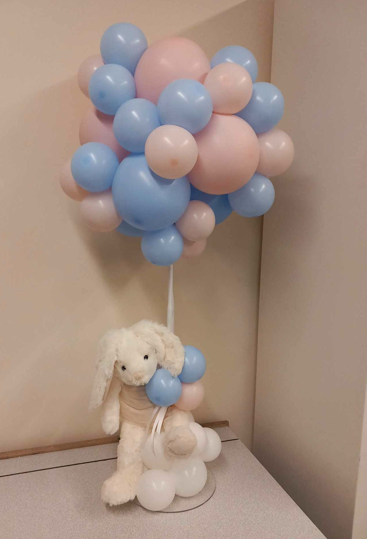 GENDER REVEAL - Luchtballon tafelstuk MET beer.