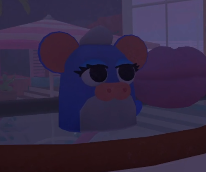 Boneco de pelúcia presente no jogo que se assemelha a um furby