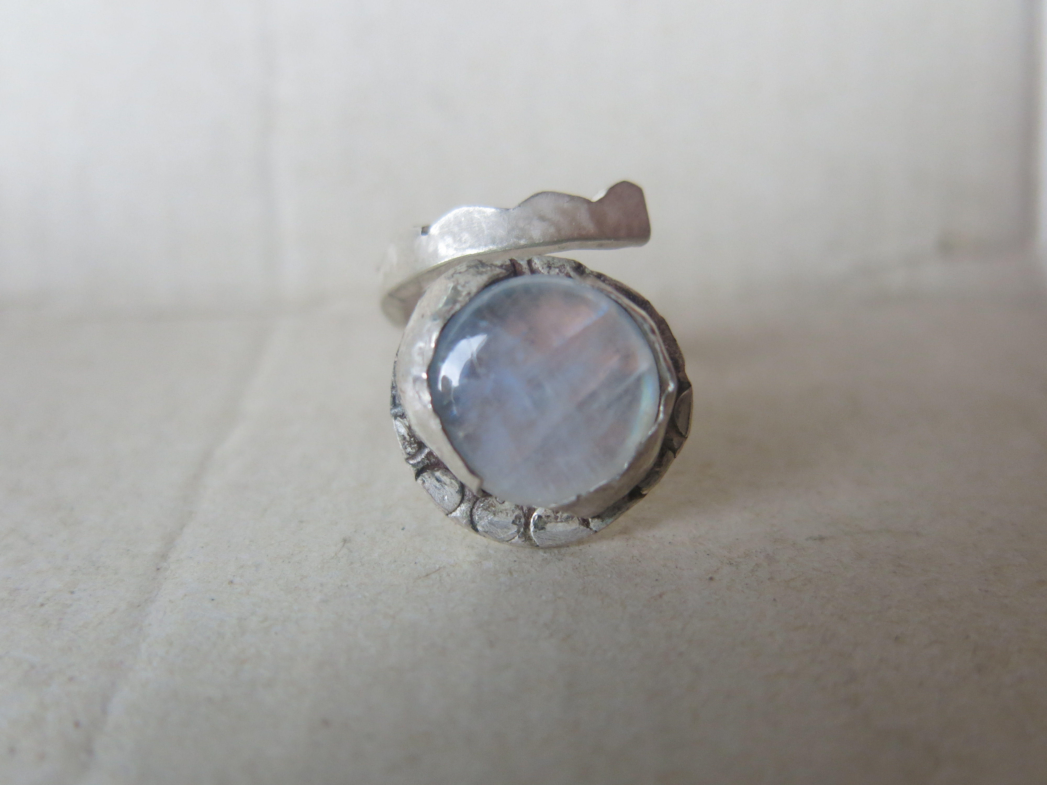 GAANA Silver Ring Rainbow blu Moonstone 18mm, Adjustable, 17mm