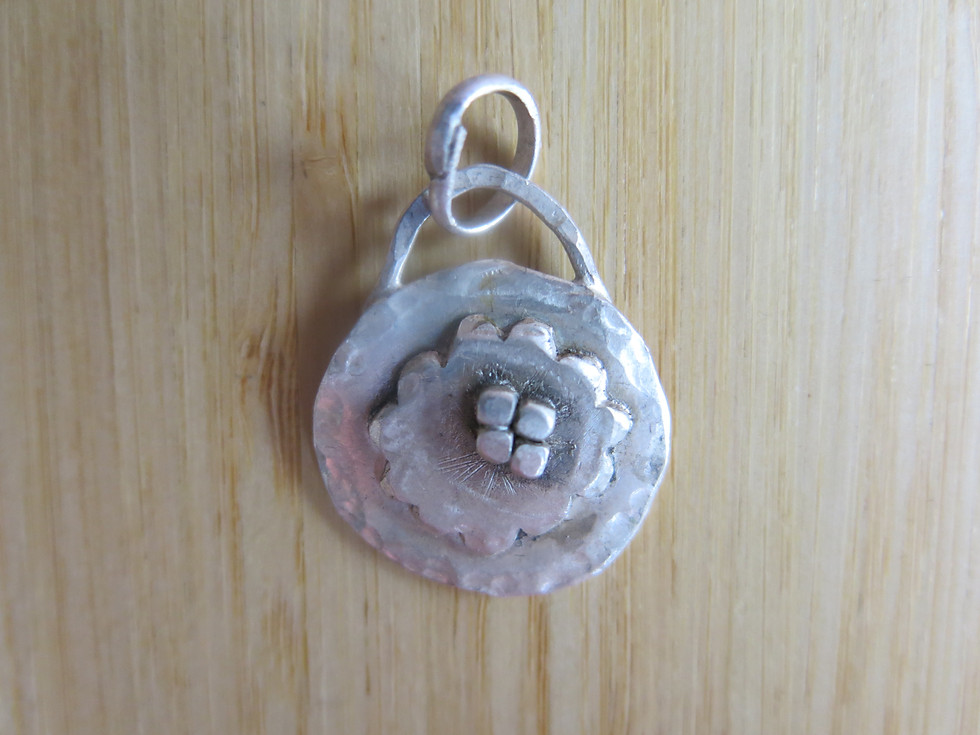 Thumbnail: GAANA Round Pendant Silver 999 and Gold Daisy flower 2.5cm
