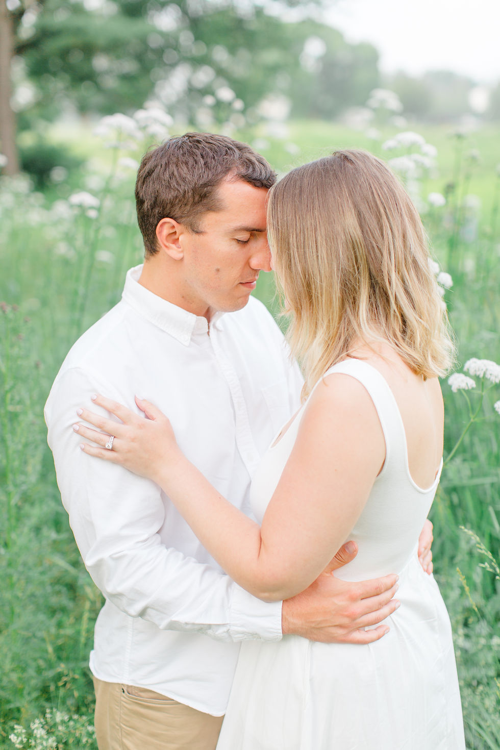anniversary photography couple in field