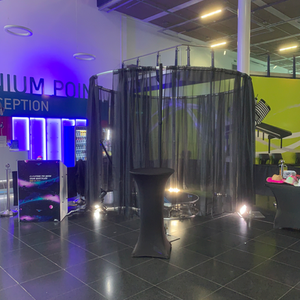 Hiring a Powerful 360 Photo Booth for Your London Event Is a Game-Changer