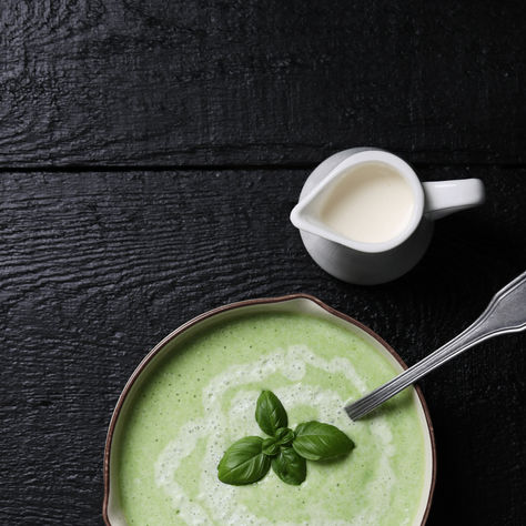 Soupe de pousses d'épinard Bio