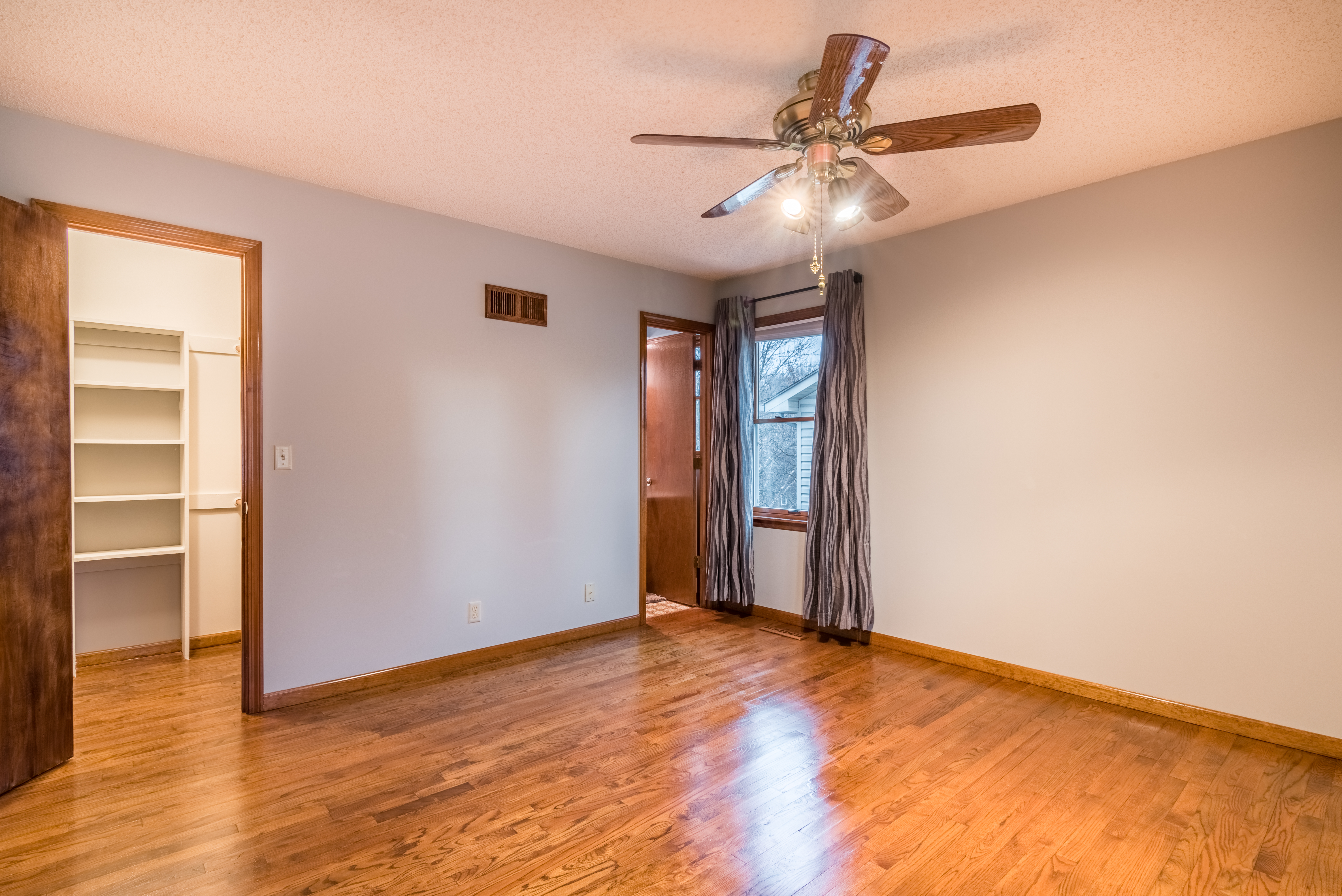 4831 Halsey St Shawnee Lmphotography