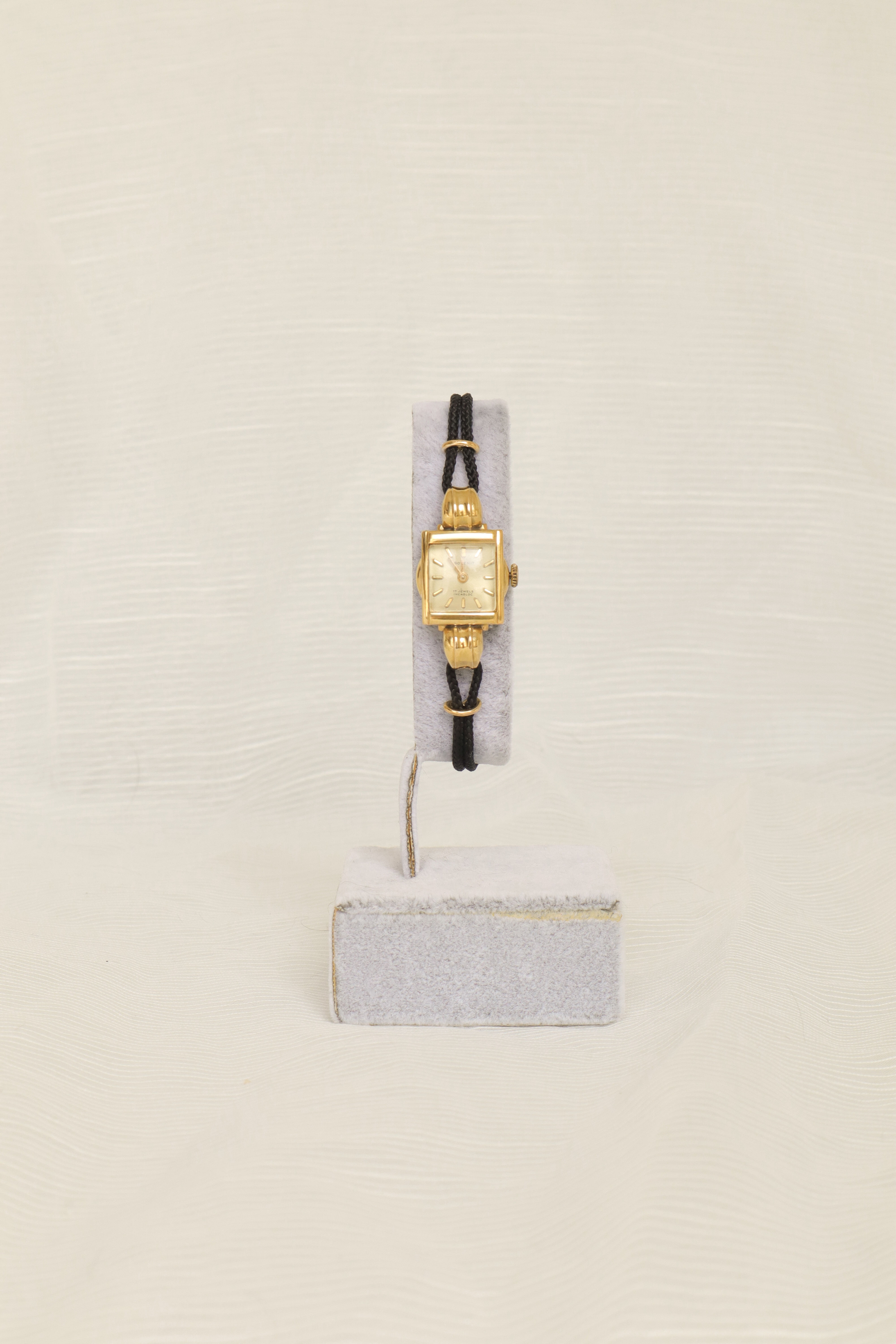 Bovenit Nadir Kurmalı Antika Saat