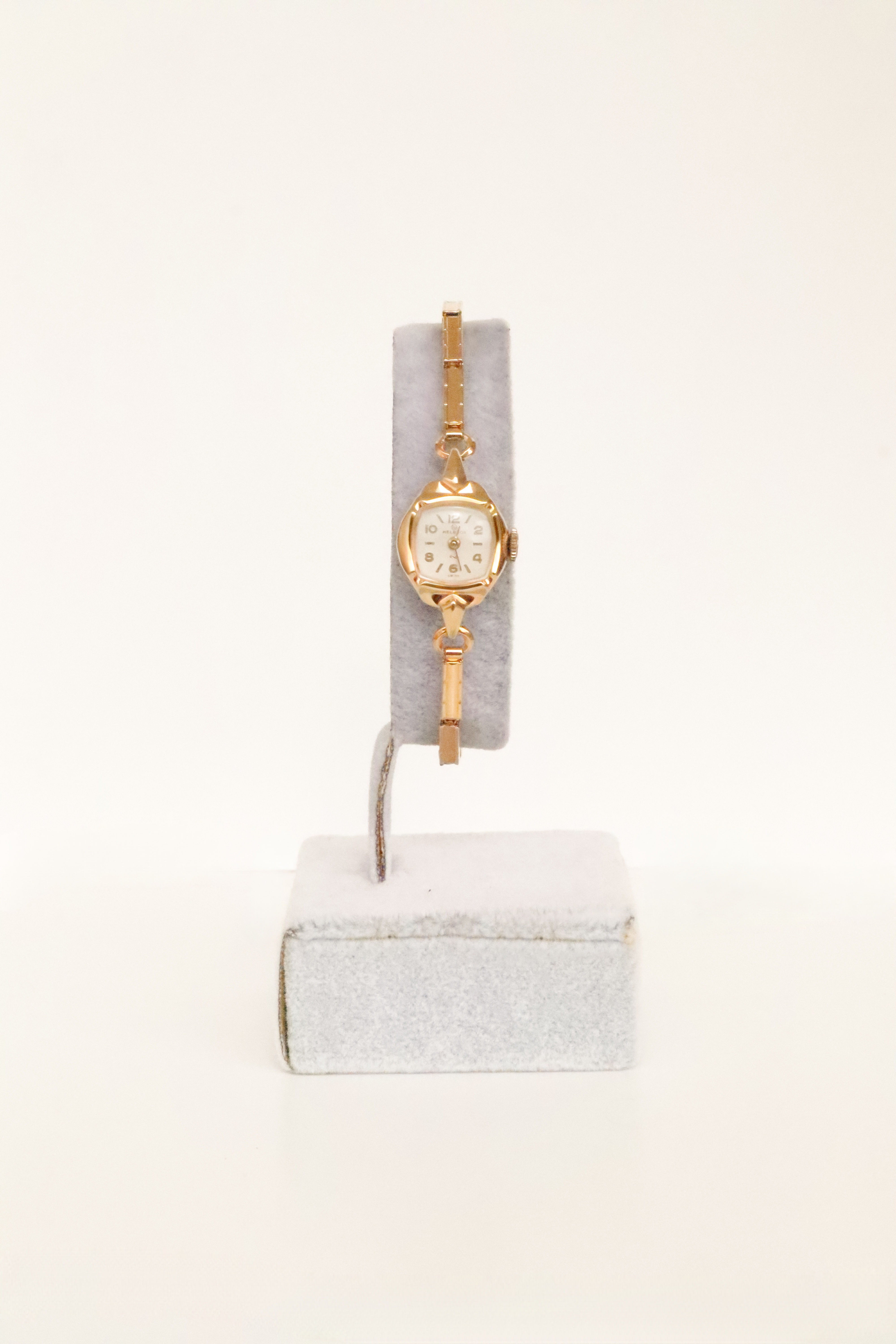 Helbros 1960’lar İsviçre Üretimi Oval Kasa Kurmalı Vintage Kadın Saat