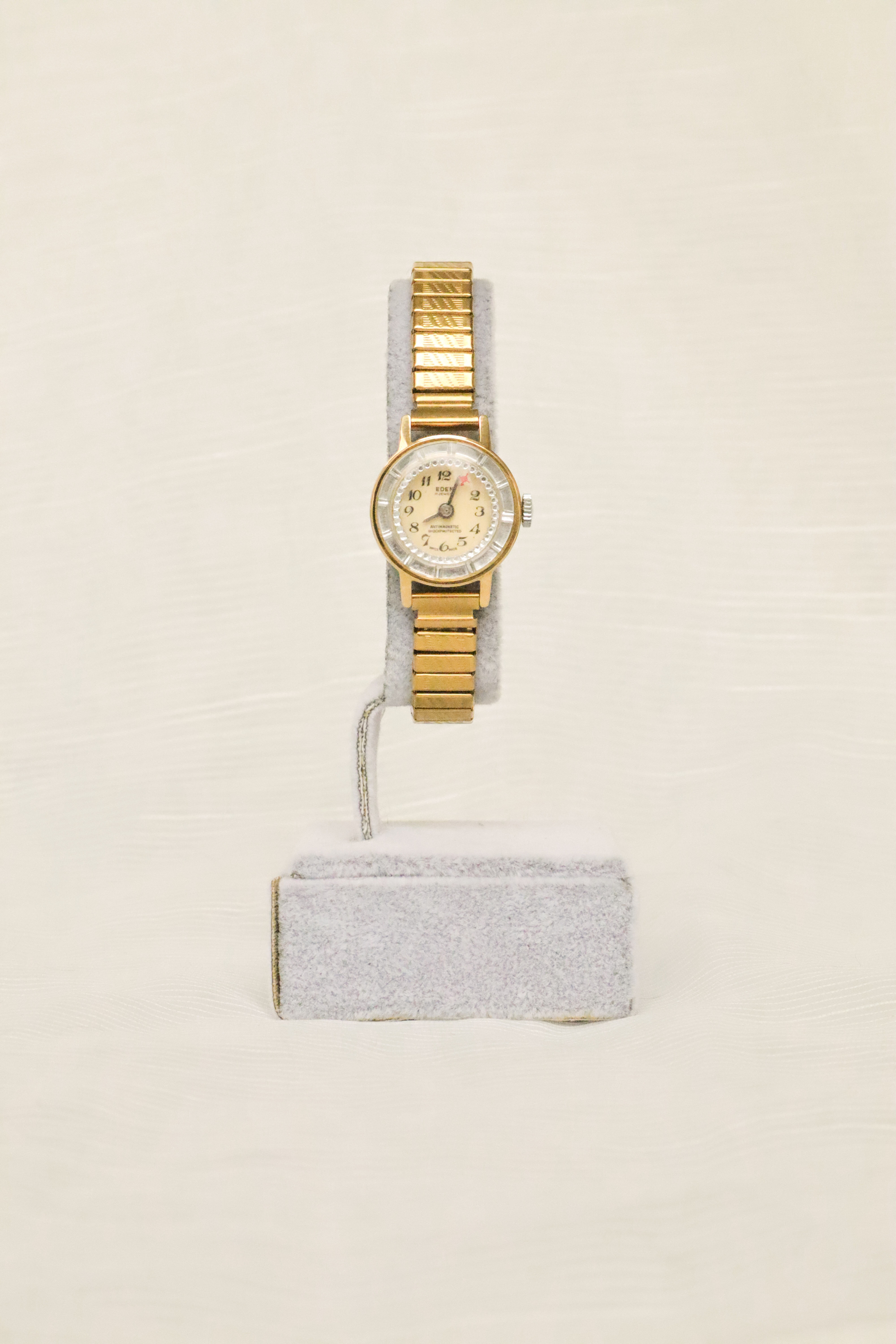 Eden Çok Nadir İşlemeli Camlı Kurmalı Antika Saat