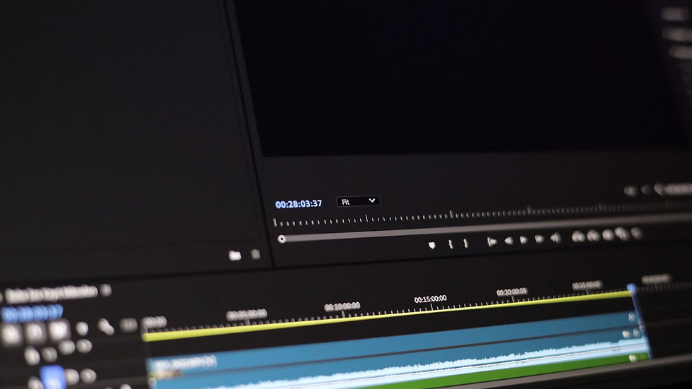 Interface de edição de vídeo: linha do tempo e controles essenciais na produção audiovisual e edição de vídeo.