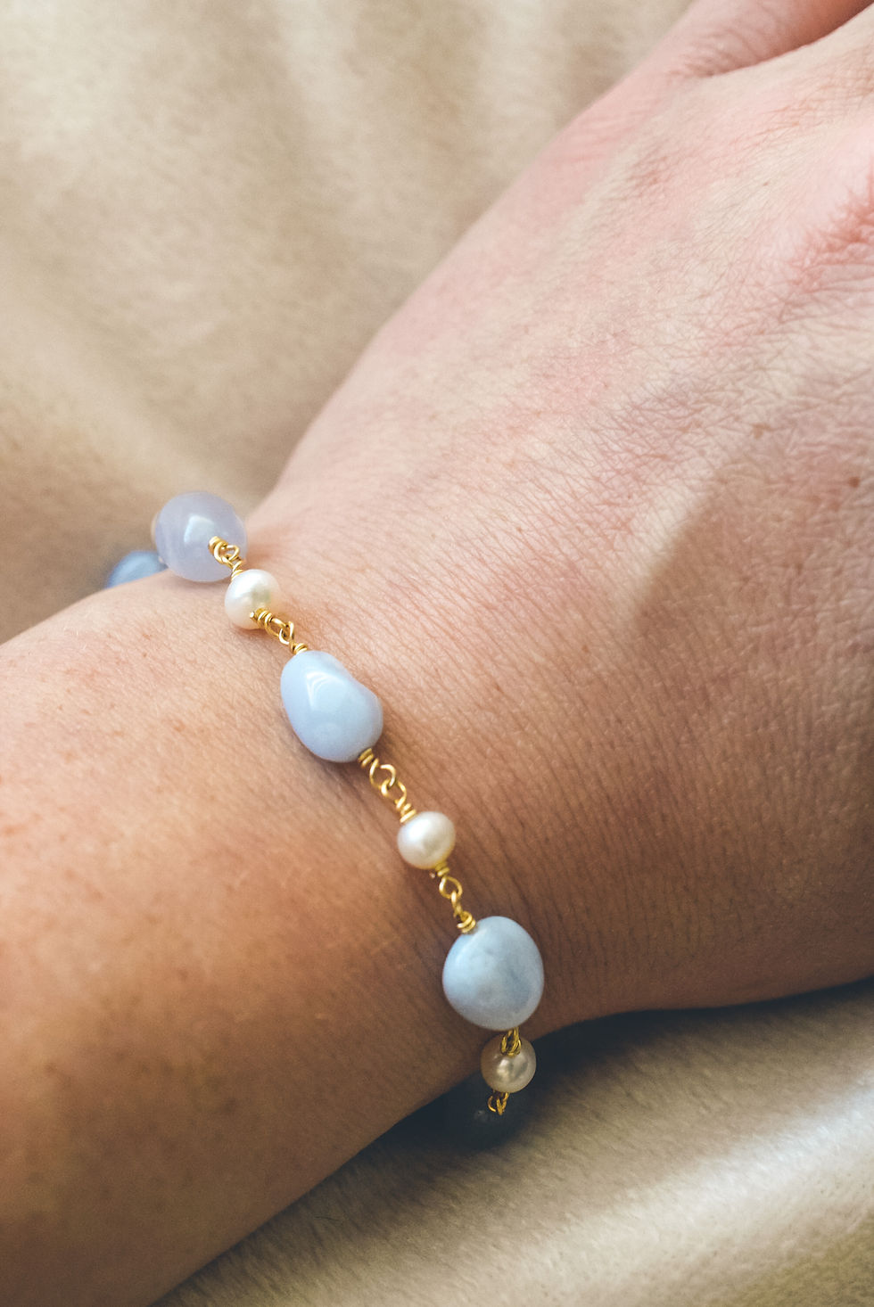 Thumbnail: Lace and Pearls