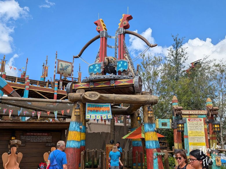 entrada da atração Dragon Racers Rally, no Epic Universe