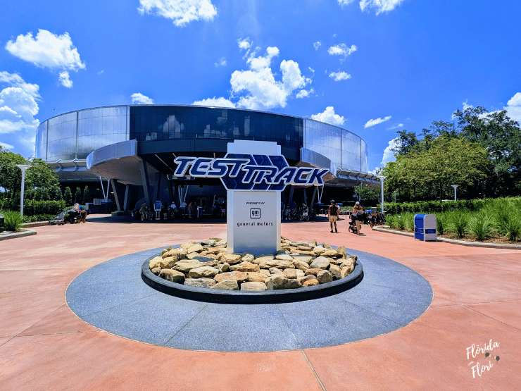 Entrada da atração Test Track localizada no parque Epcot no Walt Disney World e que faz parte do roteiro de 1 dia do Epcot