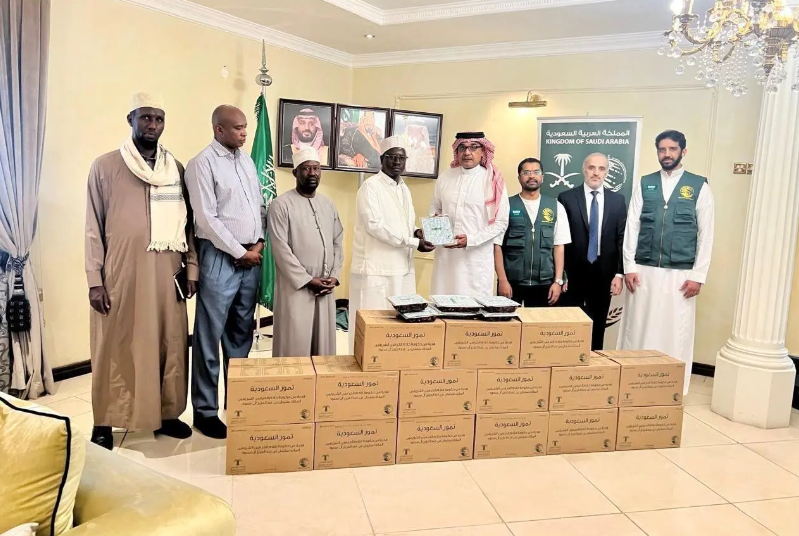 KSreliefは、サウジアラビアからケニアへの贈り物として25トンのデーツを届け、王国の脆弱な国々を支援するための継続的な人道的努力を強調しました。