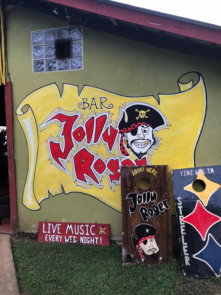 bar jolly roger dominical