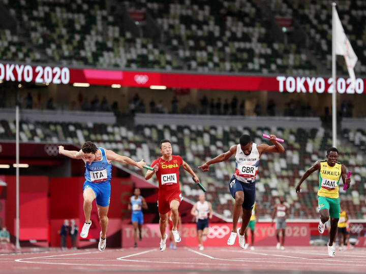 Men's 4x100m Relay silver rounds off incredible hour of athletics for Team GB