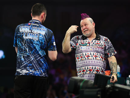 WRIGHT ROLLS BACK THE YEARS TO DEFEAT REIGNING CHAMPION HUMPHRIES