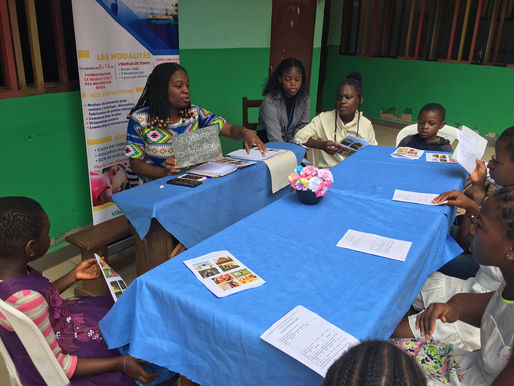 Invitée à enseigner la culture camerounaise aux enfants du camp de leadership de Yaoundé