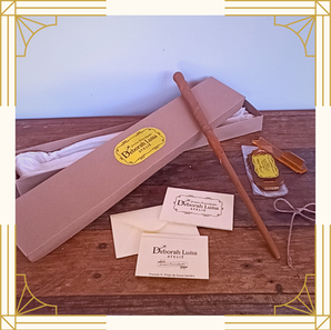 varinhas mágicas artesanais; varinhas mágicas de biscuit; varinhas de biscuit personalizadas; varinhas mágicas feitas à mão; varinhas mágicas decorativas; varinhas mágicas artesanato; comprar varinha mágica artesanal; ateliê de varinhas mágicas; fabricação de varinhas mágicas.