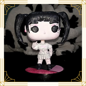 Lisa Blackpink, Funko Pop personalizado, boneco em biscuit, arte em biscuit, peça artesanal K-pop, miniatura Lisa, escultura em biscuit, colecionável Blackpink, presente fã de K-pop, Funko Pop artesanal, biscuit personalizado, boneca Lisa feita à mão, arte geek artesanal.