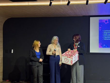 Outubro Rosa 🎀 - A empresa associada Benx realiza doação de lenços para o Instituto Quimioterapia & Beleza