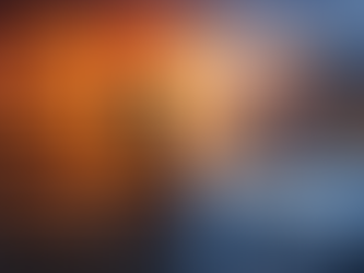 Иллюстрация разрыва: горящий нефтяной рынок с ростом оптовых цен и замороженная АЗС на краю разлома.