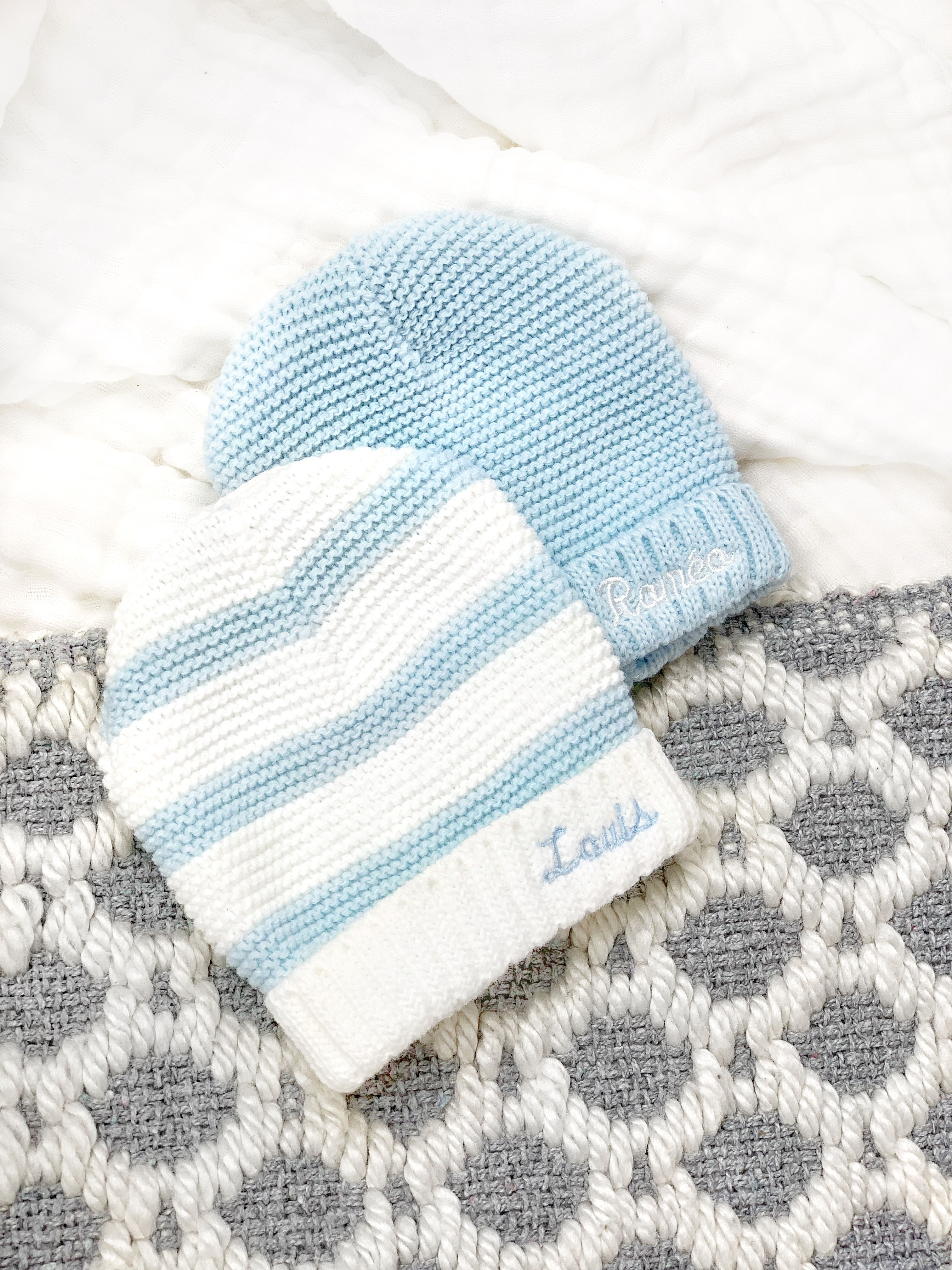 Le poussin, bonnet de naissance