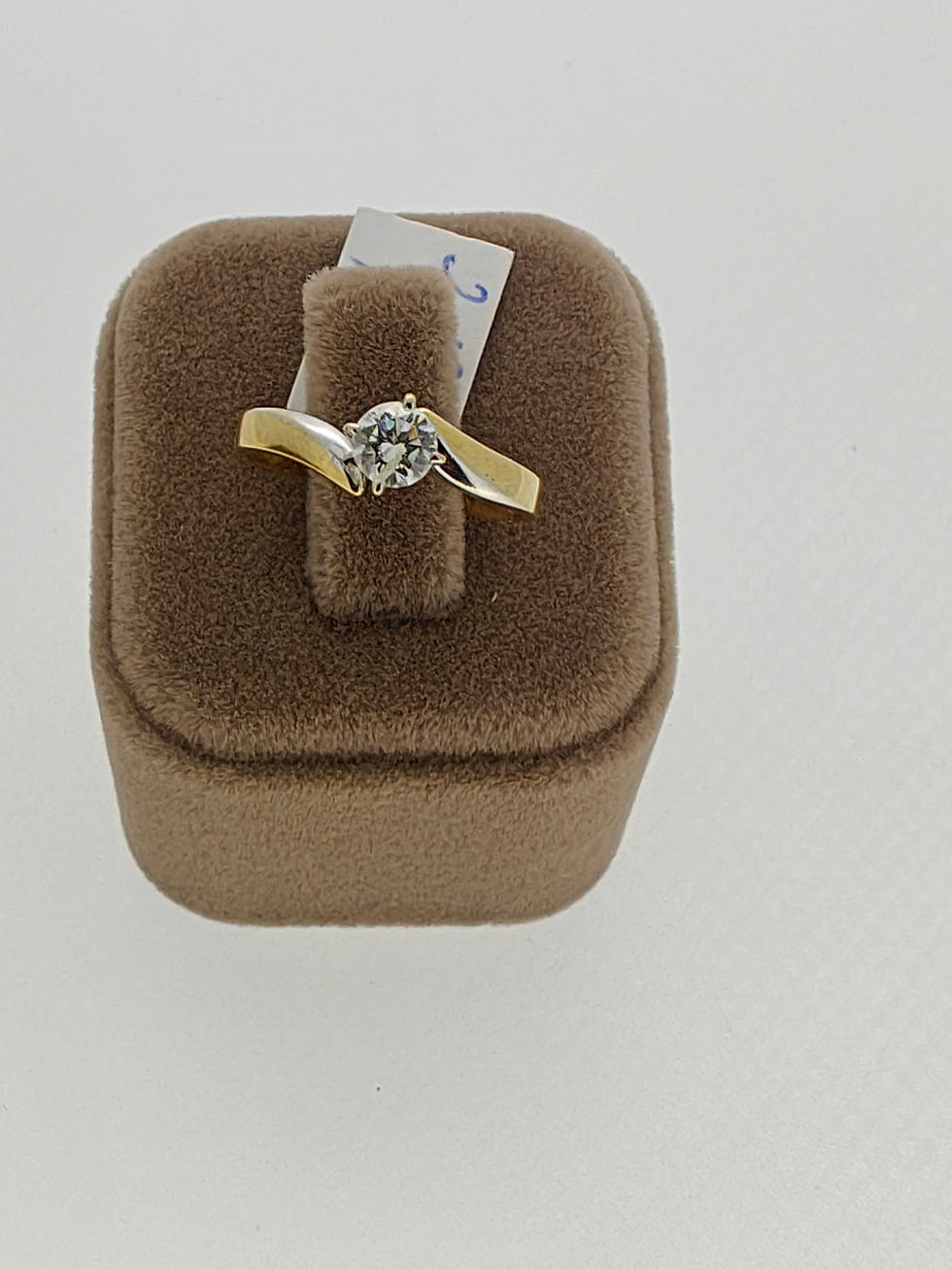 Thumbnail: Inel logodna diamant natural