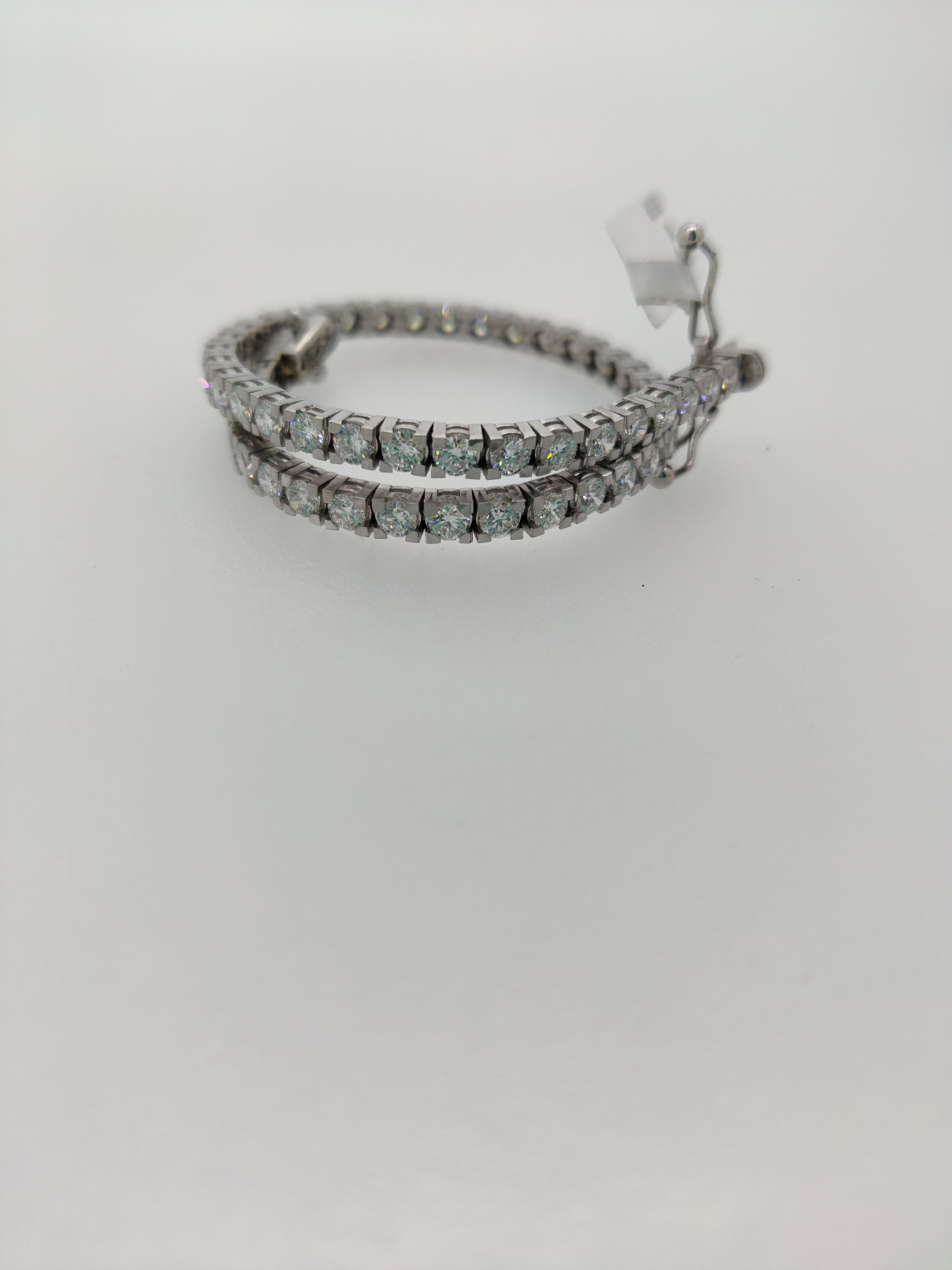 Barata tenis cu diamante