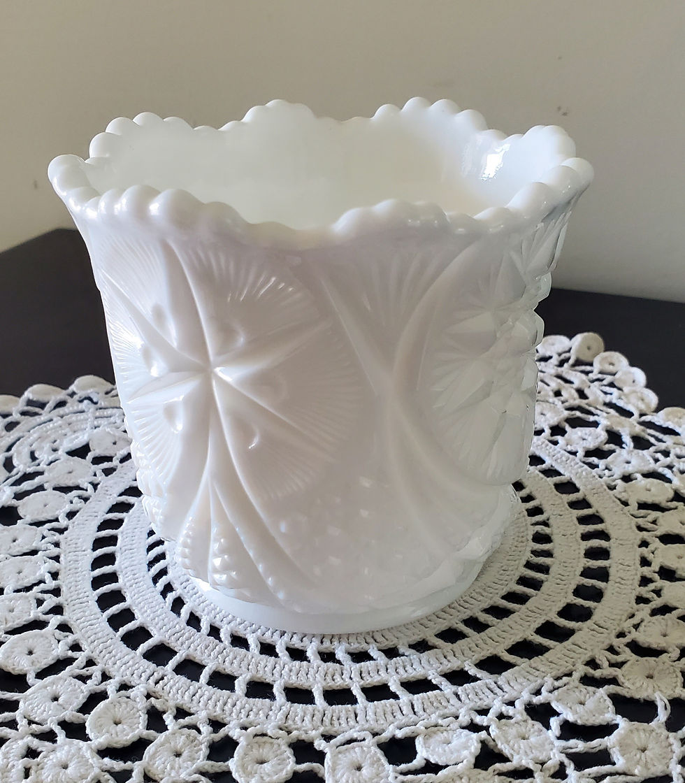 Miniaturebillede: Vintage Kemple Milk Glass Creamer and Open Sugar Bowl