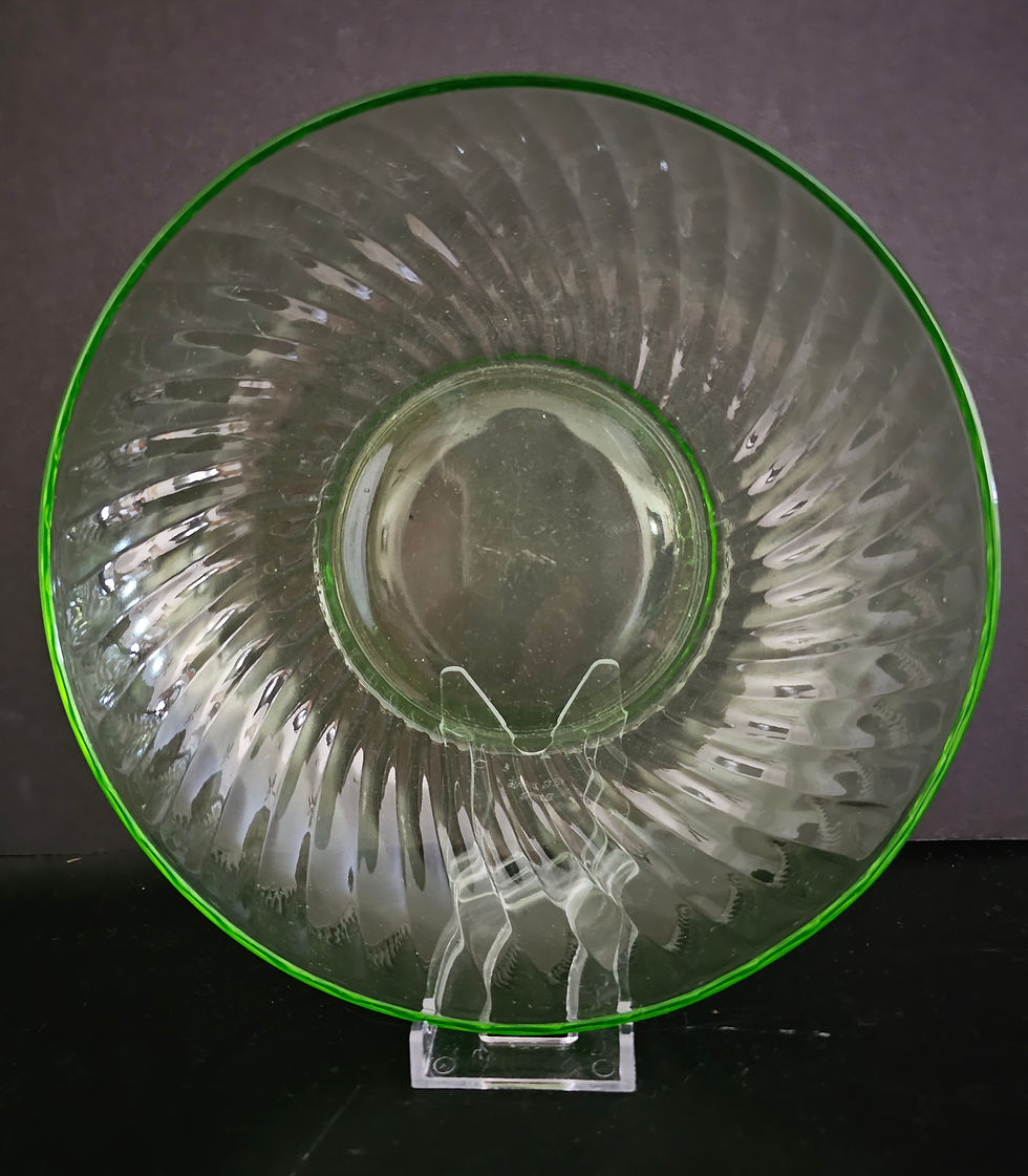 Miniatura: Vintage Federal Glass Uranium Serving Bowl and Dessert Bowls/Swirl Pattern