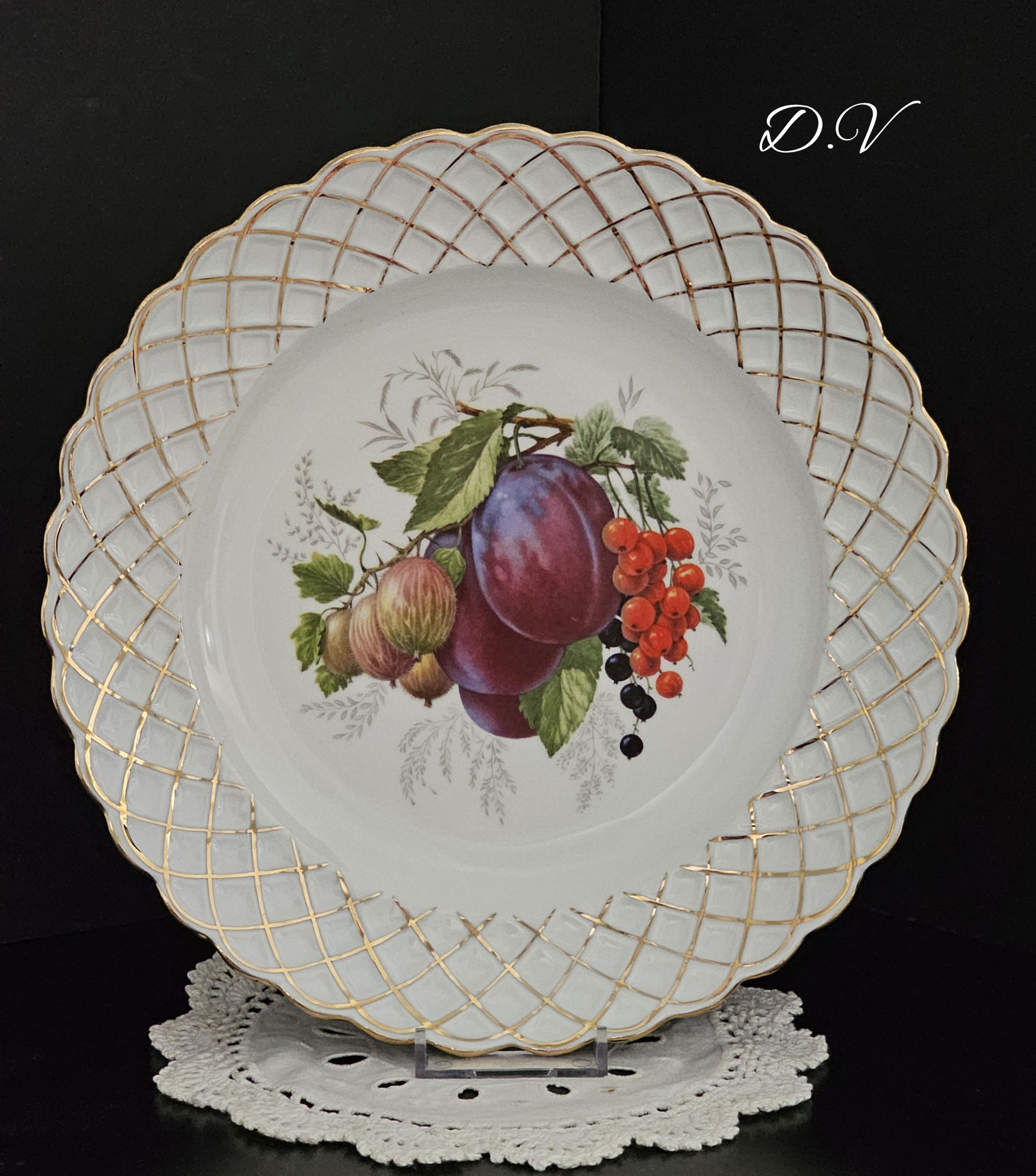 Vintage Reticulated Fruit Plate-Made in Romania (JRJS)