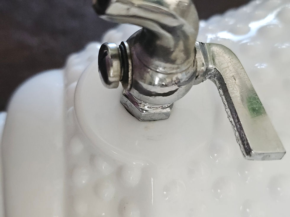 섬네일: Vintage White Hobnail Milk Glass Wall Hanging Vase with Spout