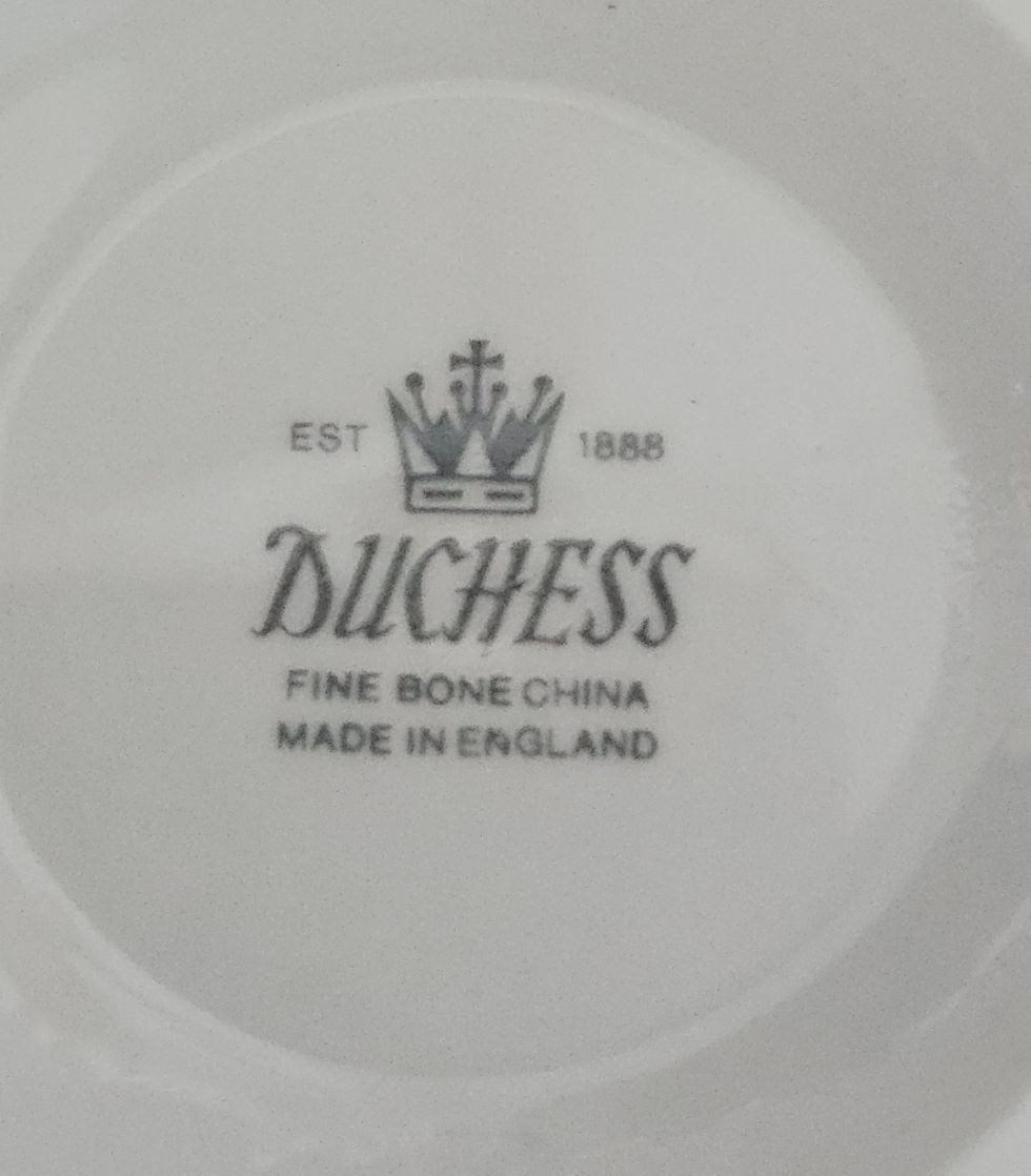 Miniatura: Vintage Dutchess Fruit Teacup and Saucer-Fine China