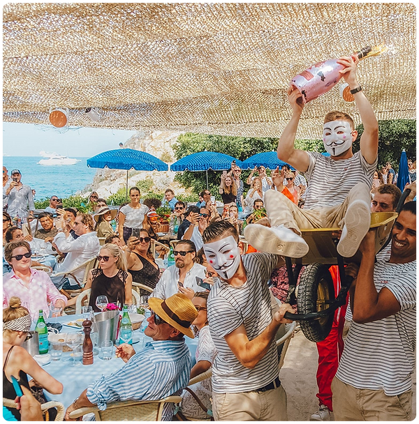 beach club de luxe à Saint-Tropez avec réservation VIP et accès privilégié