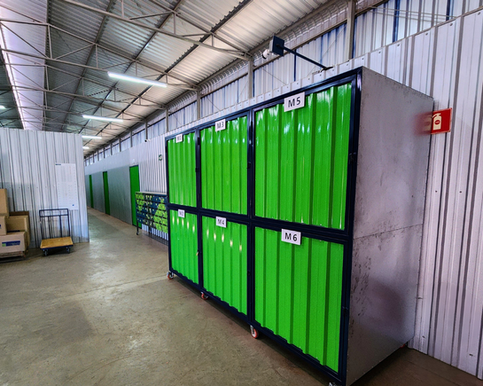 Boxes organizados para locação no self storage Cubico