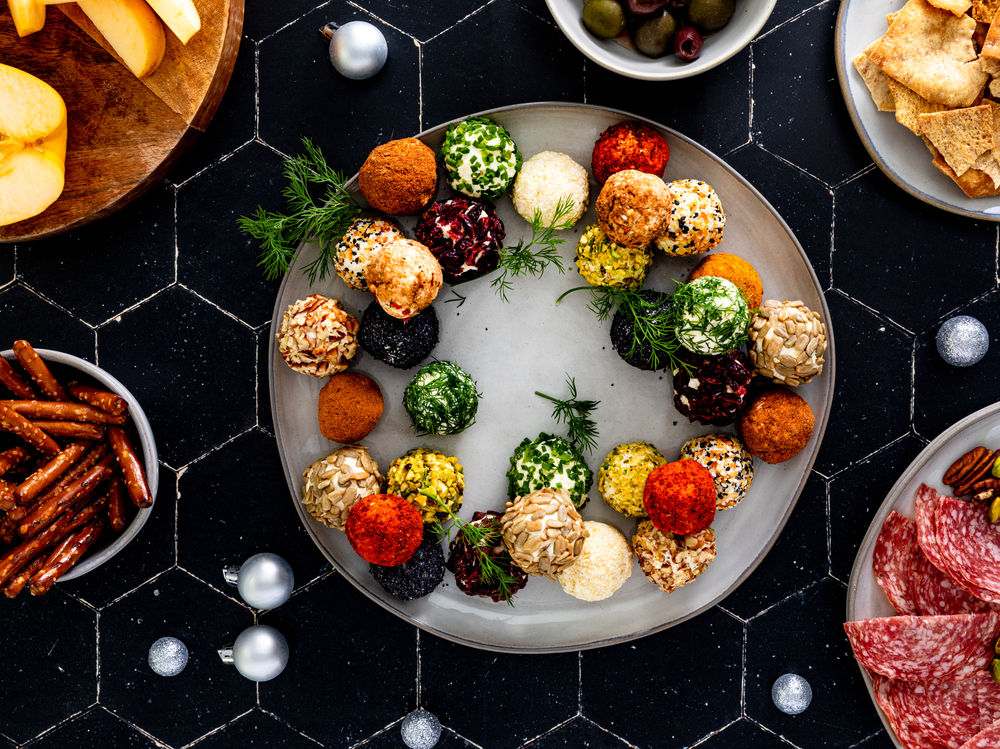 MINI HOLIDAY CHEESE BITES