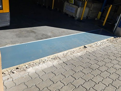 Csarnok-bejárati-rámpa-javítás - Beton rámpa felújítás