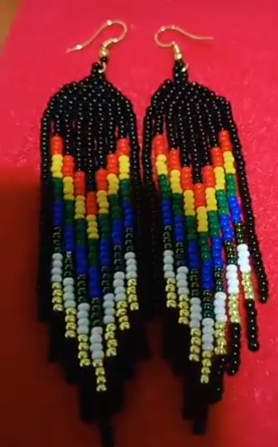Miniatura: Hermosos aretes largos tejidos en mostacillas a mano