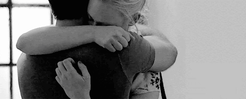 carrie & renn hug.gif