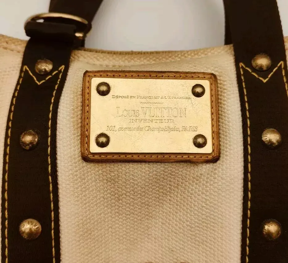 Thumbnail: The Louis Vuitton Antigua Cabas PM Tote Bag is a stylish and versatile accessory designed for everyday use. Crafted from Louis Vuitton's signature Monogram canvas, it combines classic elegance with practical functionality. The tote features spacious interior compartments, making it ideal for carrying daily essentials, whether for work or leisure. Its sturdy leather handles and refined details showcase the brand's commitment to quality and craftsmanship. Perfect for those who appreciate timeless luxury with a modern touch, the Antigua Cabas PM is a chic addition to any wardrobe.