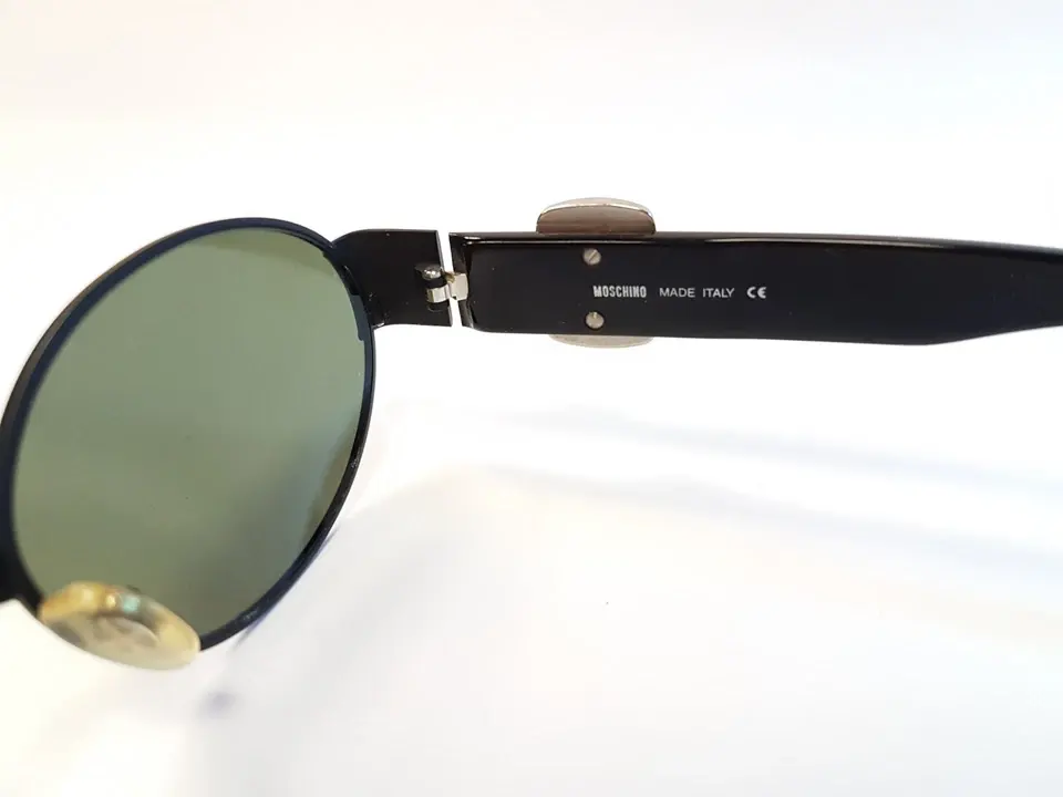 Thumbnail: Occhiali Vintage da sole Moschino by Persol con montatura elegante e moderna