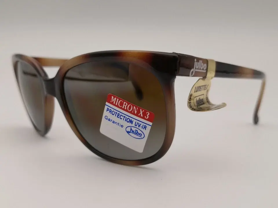 Thumbnail: Occhiali da sole Julbo Megeve - Made in France, stile elegante e protezione UV, montatura robusta e design moderno.